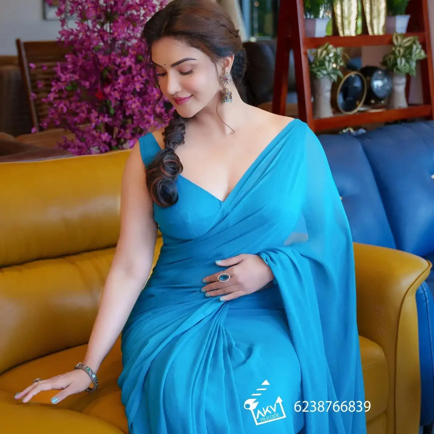 BEAUTIFUL INDIAN ACTRESS HONEY ROSE WALLPAPERS IN BLUE SAREE 3